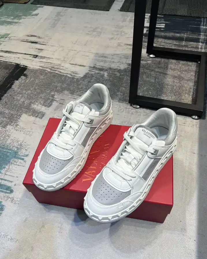 hype Valentino Sneakers