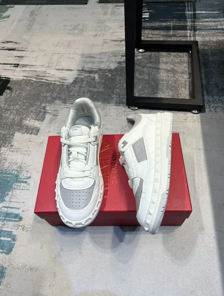 hype Valentino Sneakers