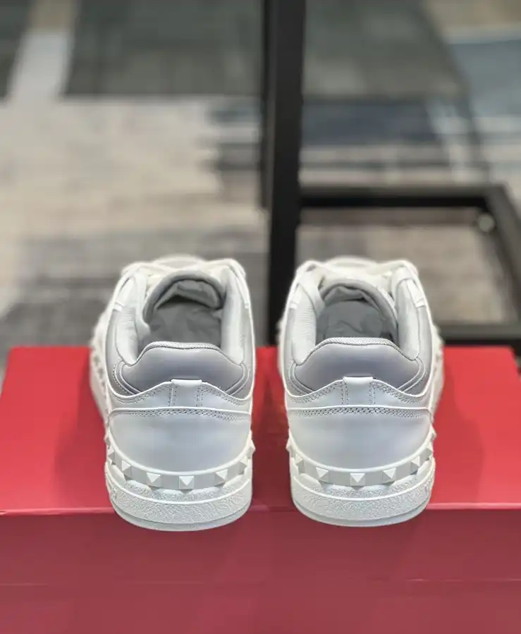 hype Valentino Sneakers