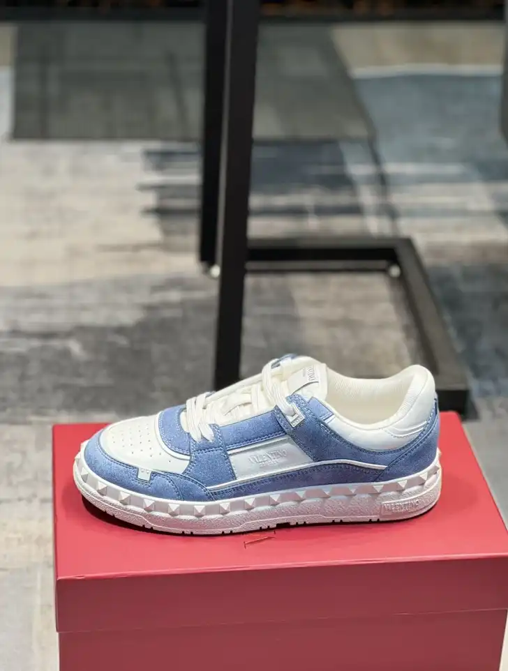 hype Valentino Sneakers