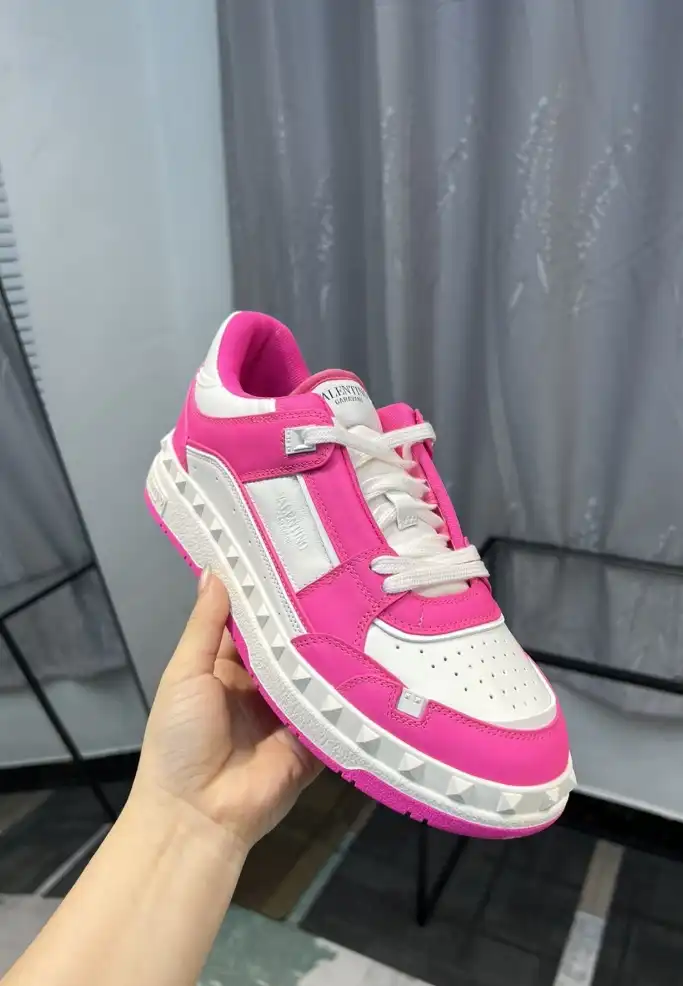 hype Valentino Sneakers