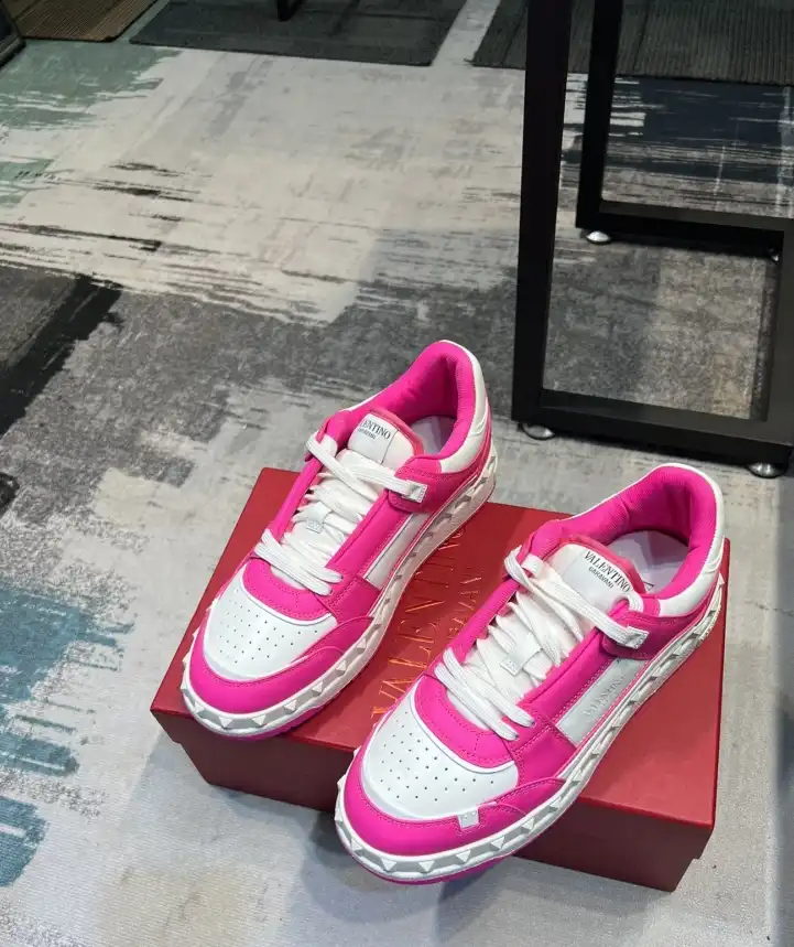 hype Valentino Sneakers