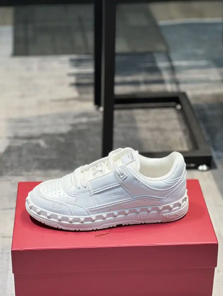 hype Valentino Sneakers