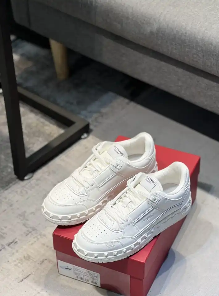 hype Valentino Sneakers