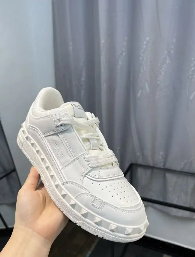 hype Valentino Sneakers