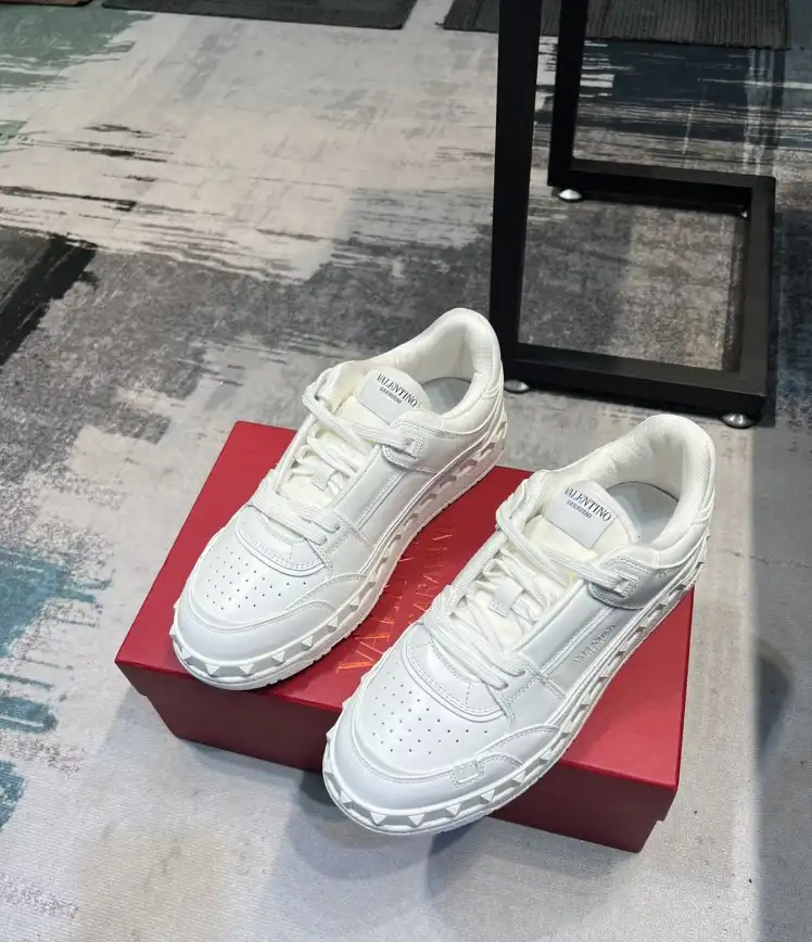 hype Valentino Sneakers