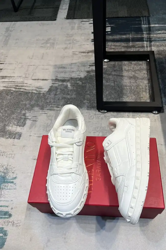 hype Valentino Sneakers