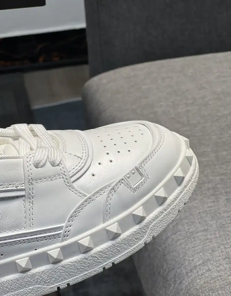 hype Valentino Sneakers