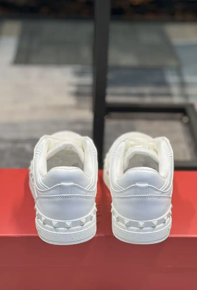 hype Valentino Sneakers