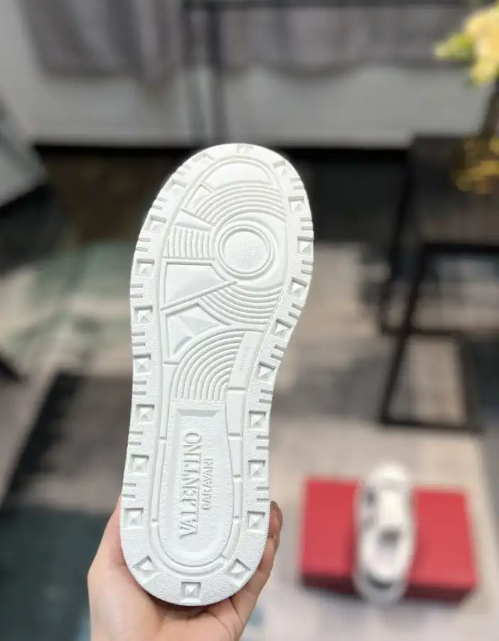 hype Valentino Sneakers