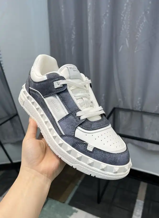 hype Valentino Sneakers