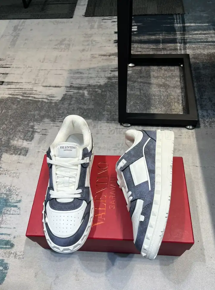 hype Valentino Sneakers