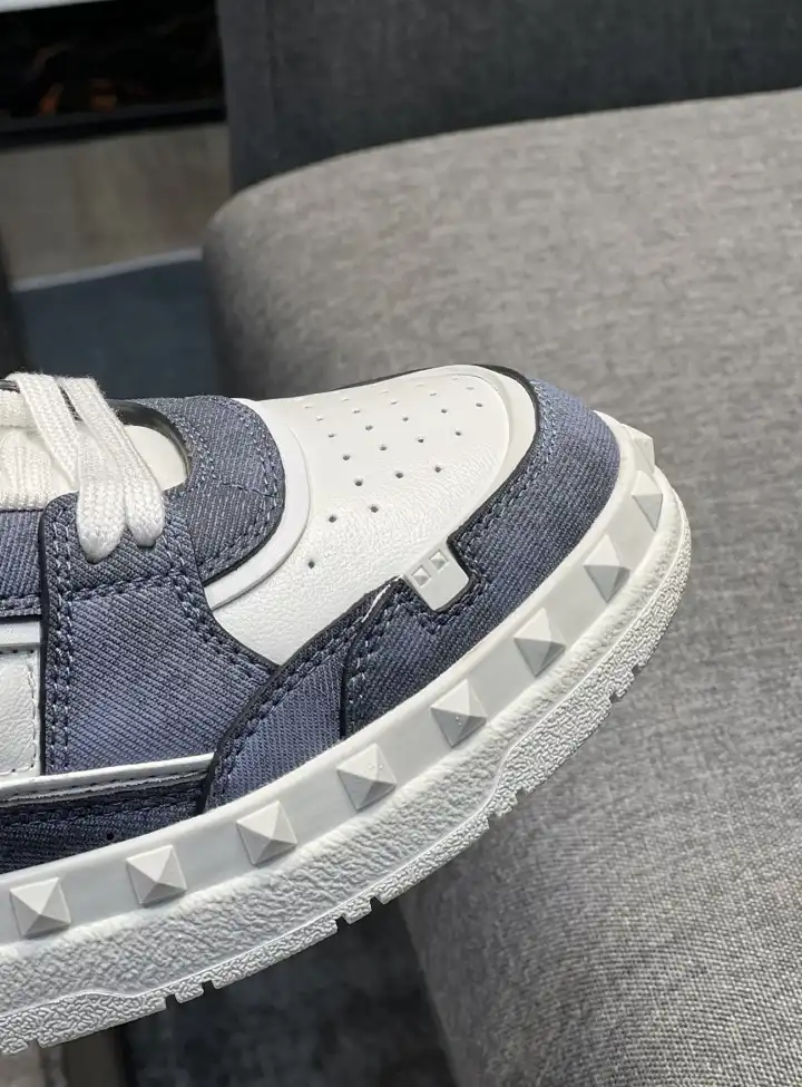 hype Valentino Sneakers