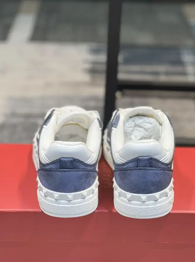 hype Valentino Sneakers