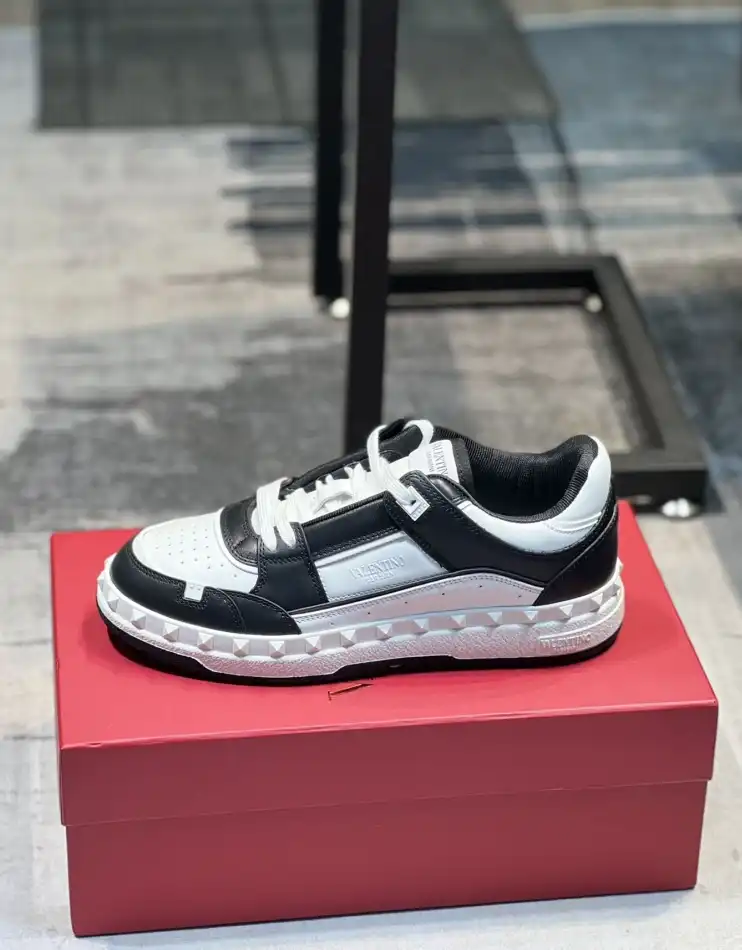 hype Valentino Sneakers