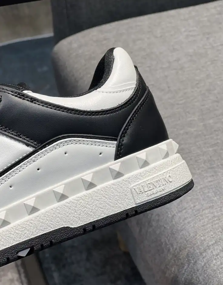 hype Valentino Sneakers