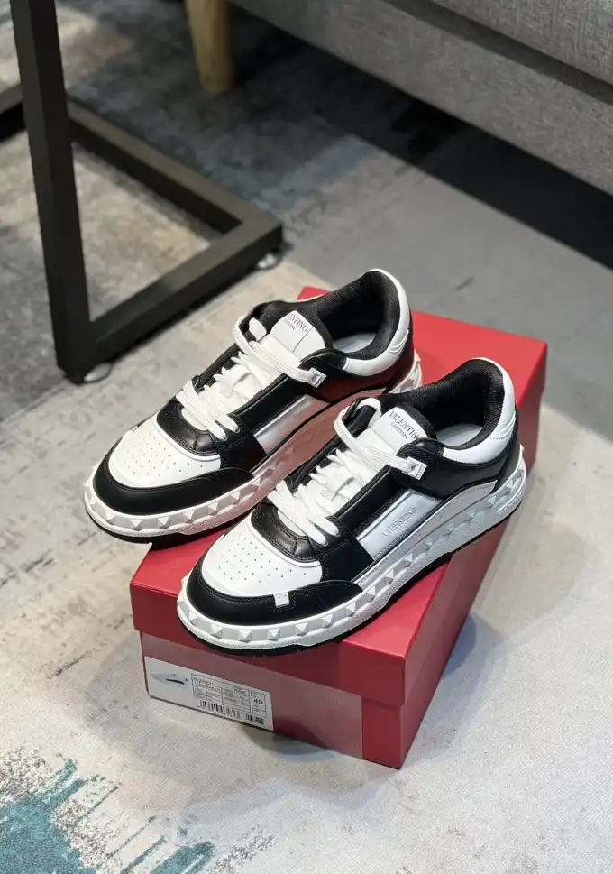 hype Valentino Sneakers