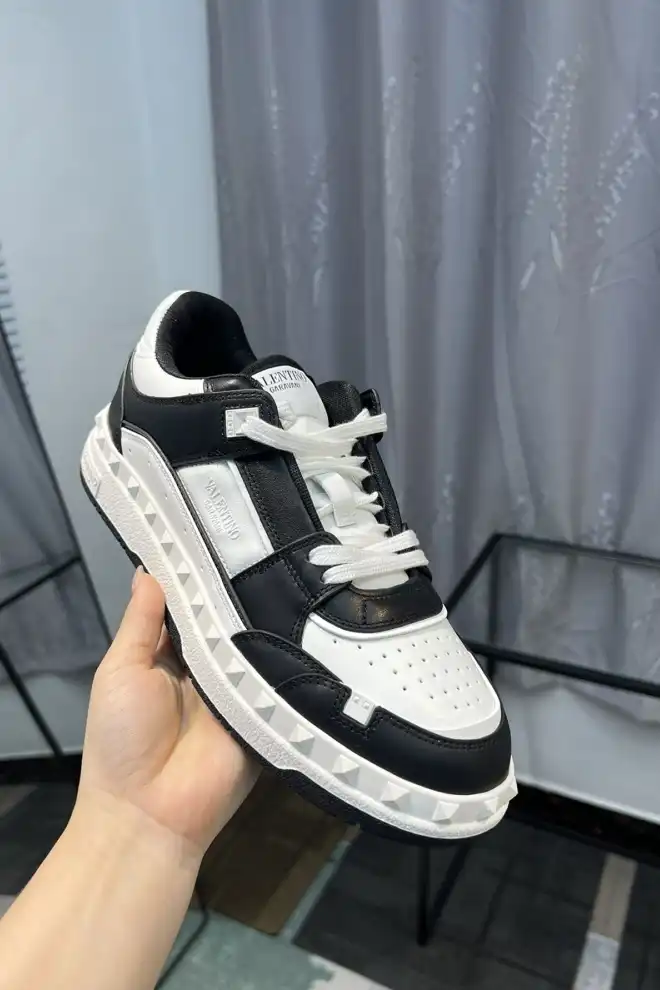 hype Valentino Sneakers