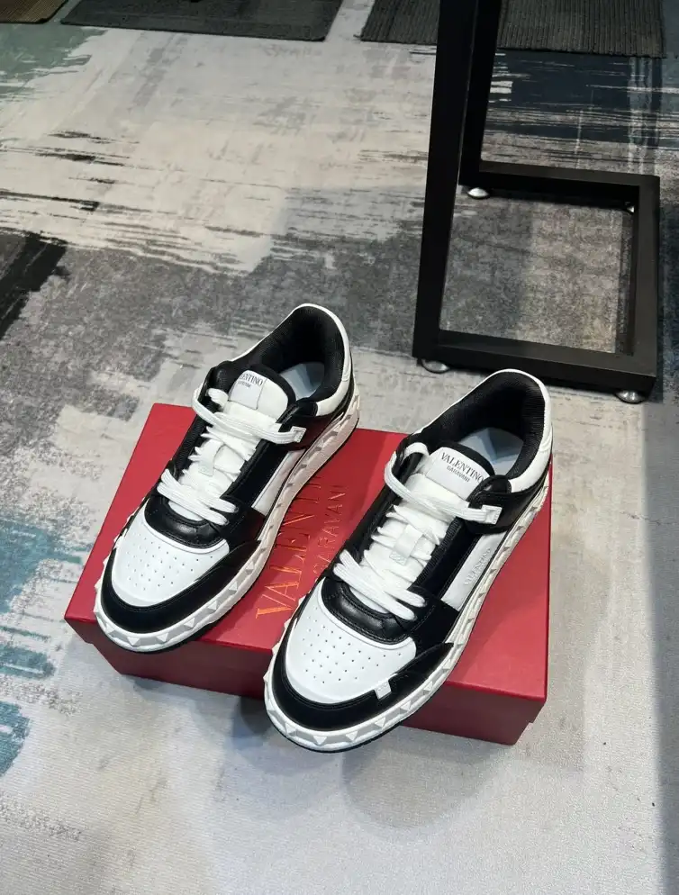 hype Valentino Sneakers