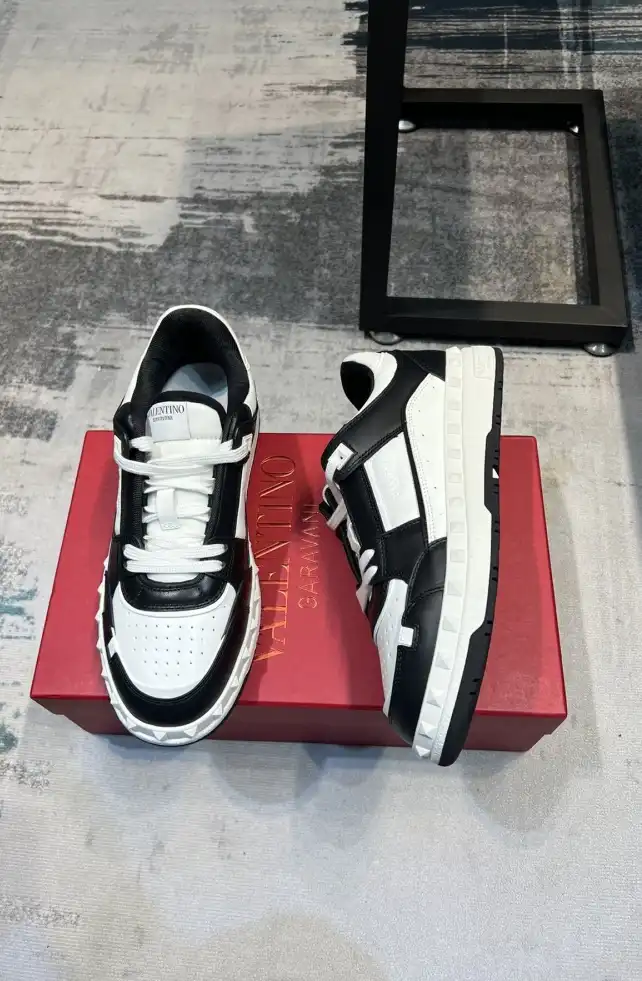 hype Valentino Sneakers