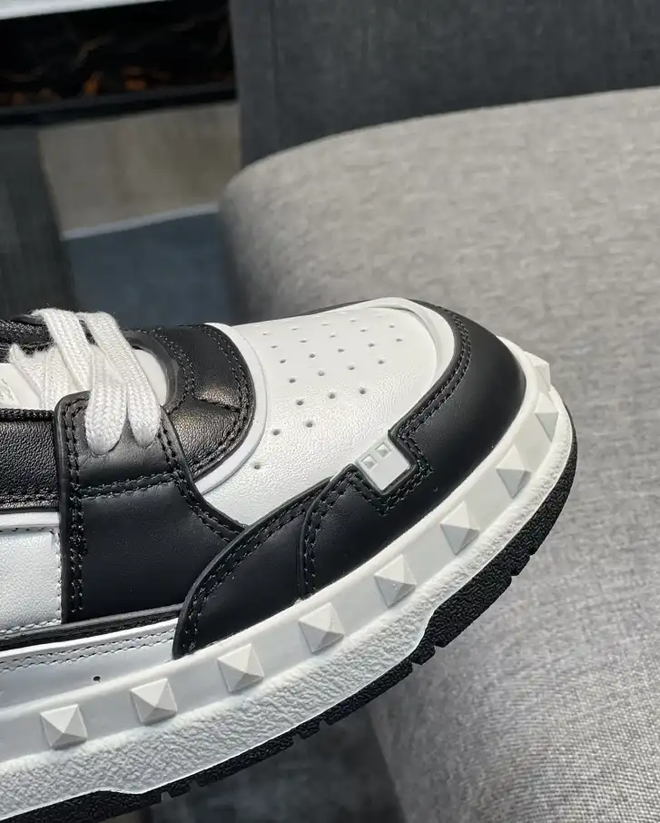 hype Valentino Sneakers