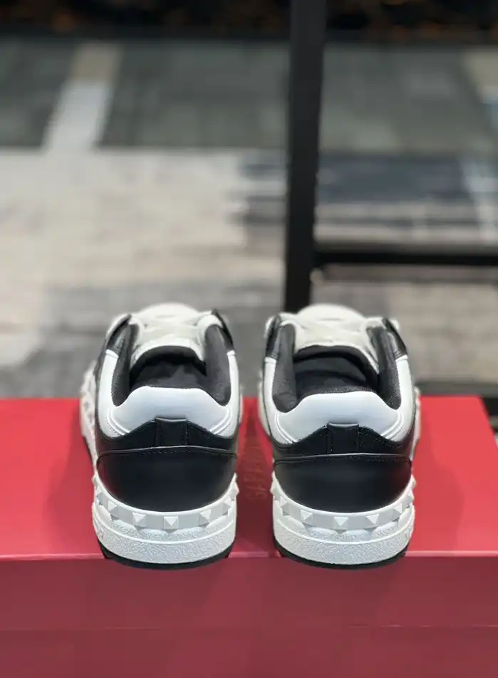 hype Valentino Sneakers