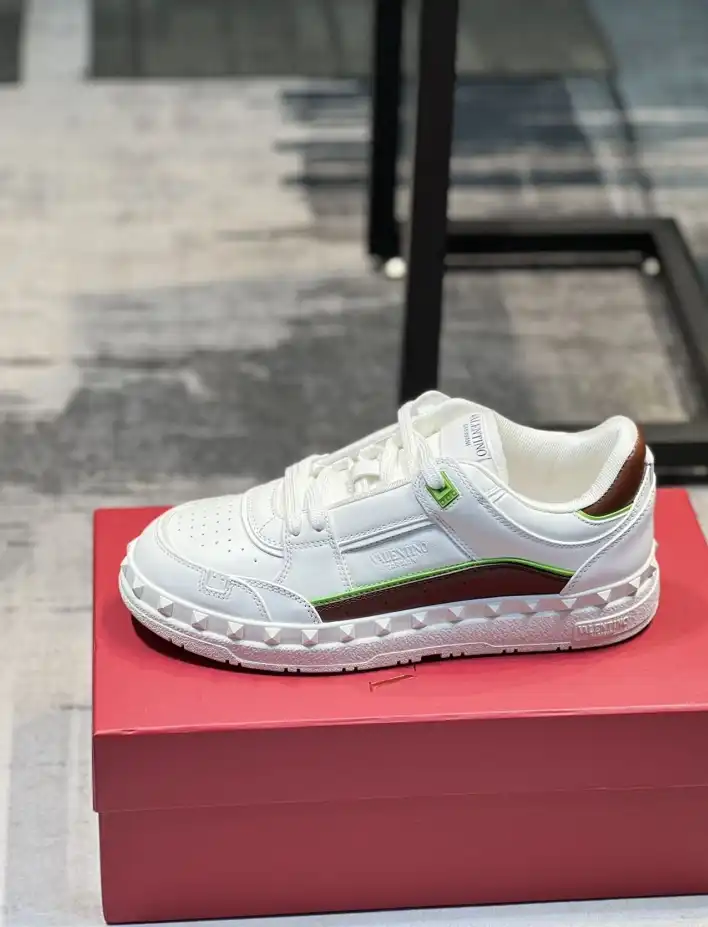 hype Valentino Sneakers