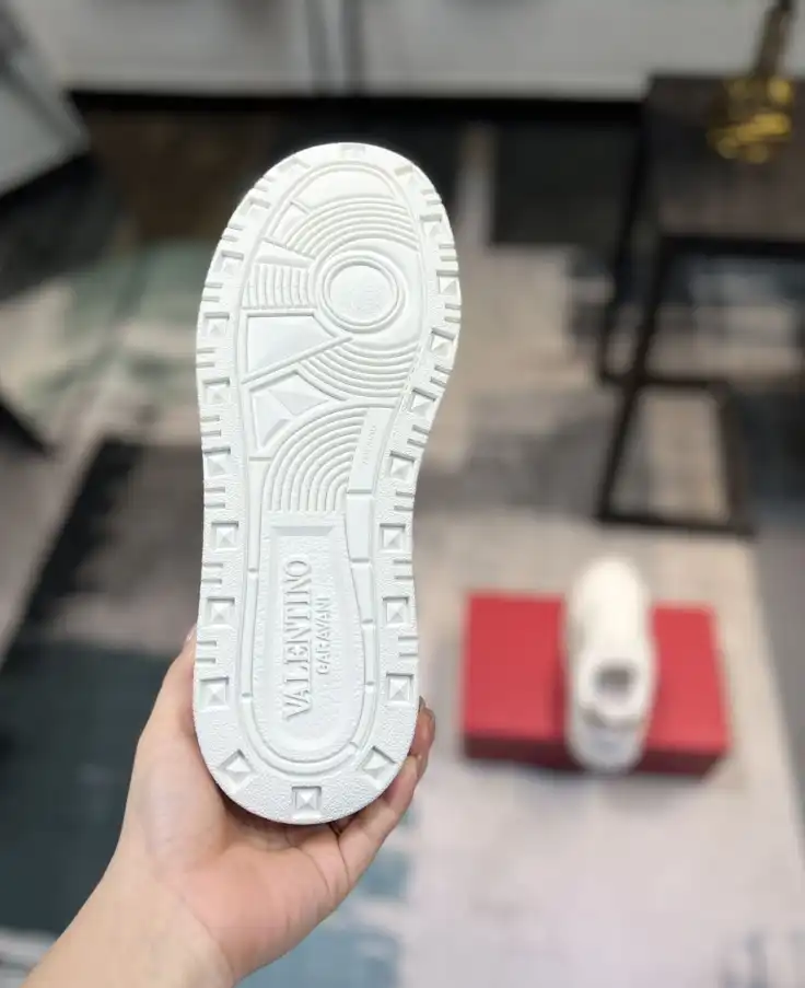 hype Valentino Sneakers