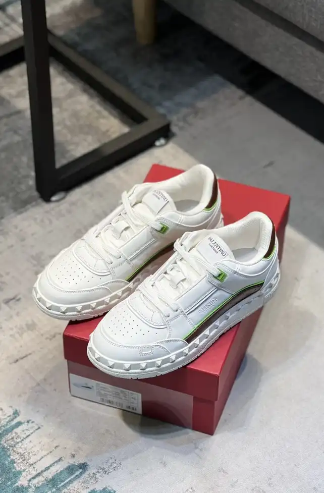 hype Valentino Sneakers