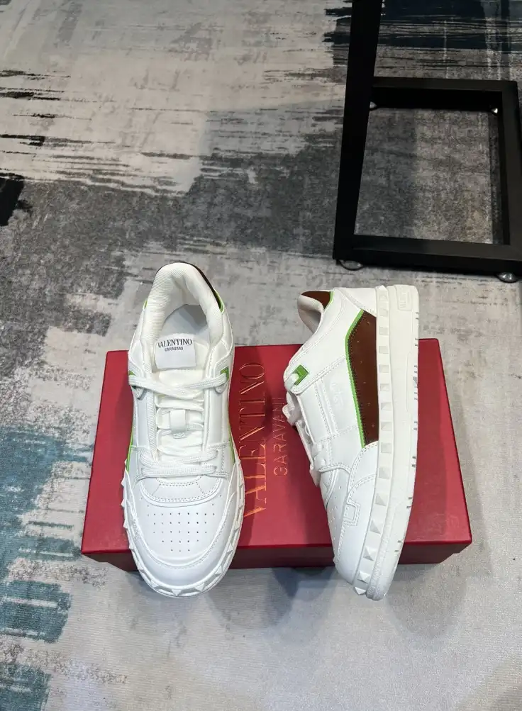 hype Valentino Sneakers