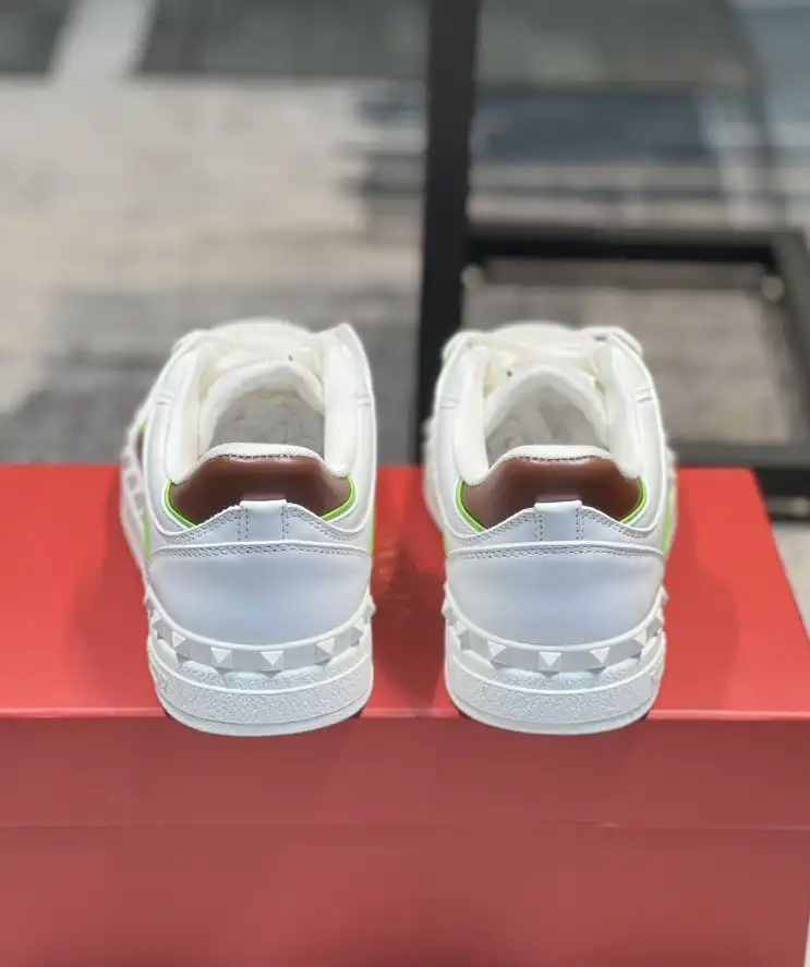 hype Valentino Sneakers