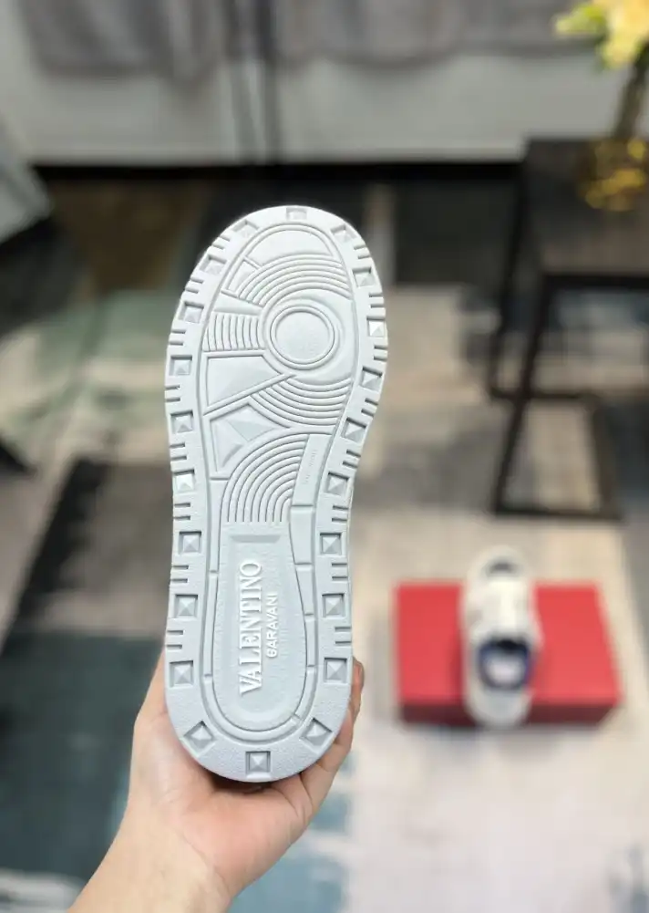 hype Valentino Sneakers