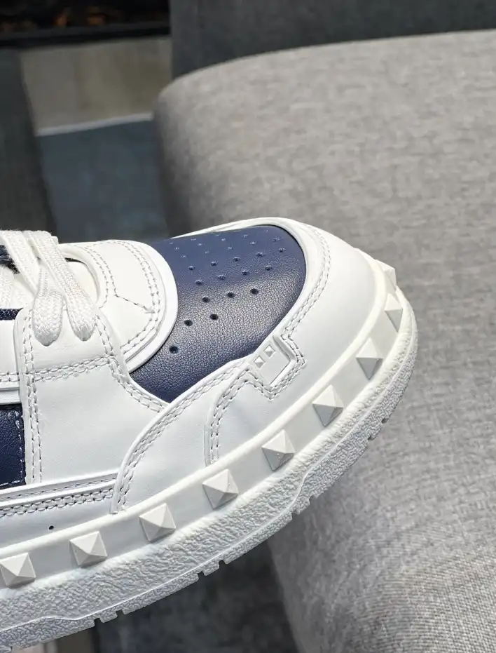 hype Valentino Sneakers