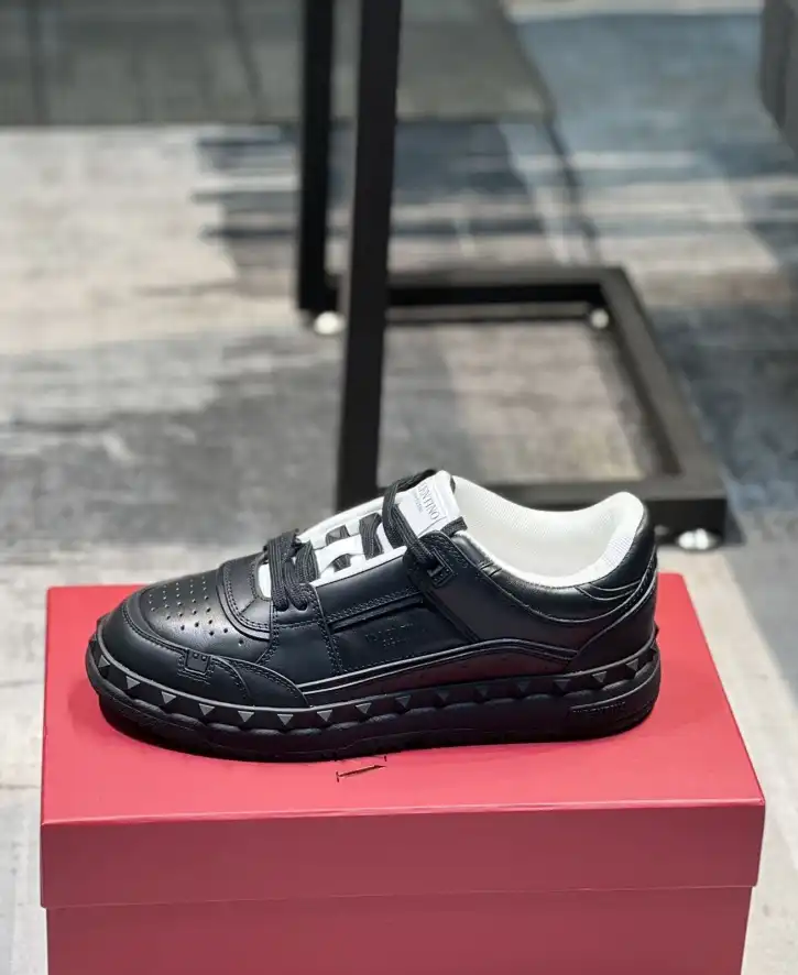 hype Valentino Sneakers