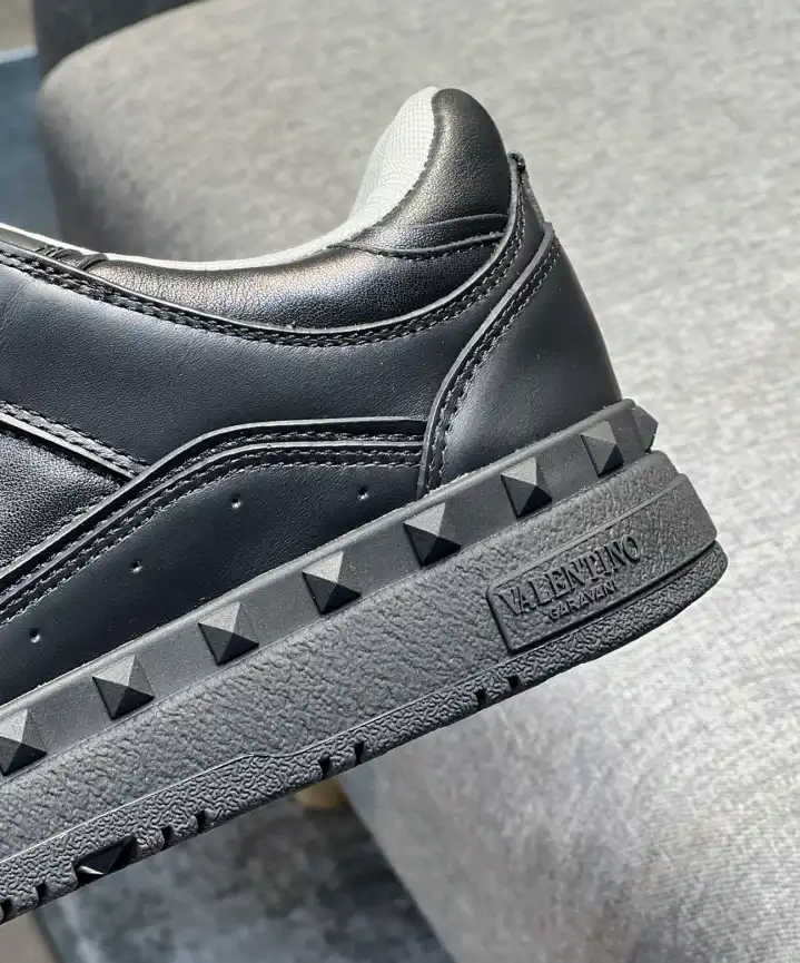 hype Valentino Sneakers