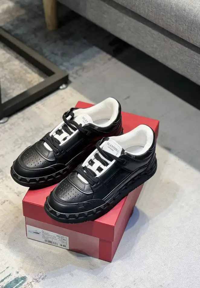 hype Valentino Sneakers