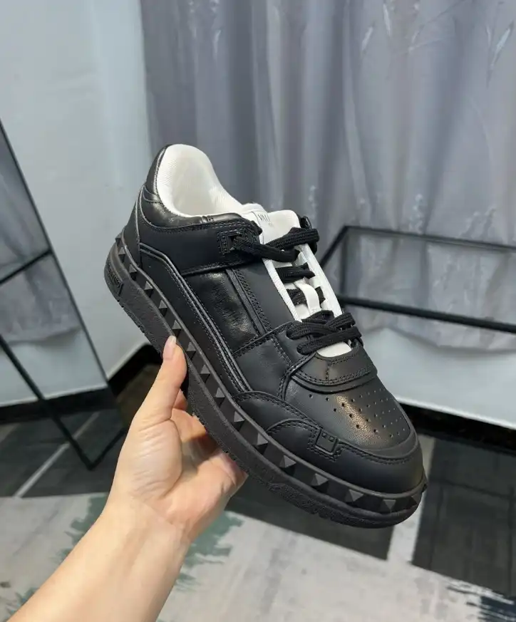 hype Valentino Sneakers