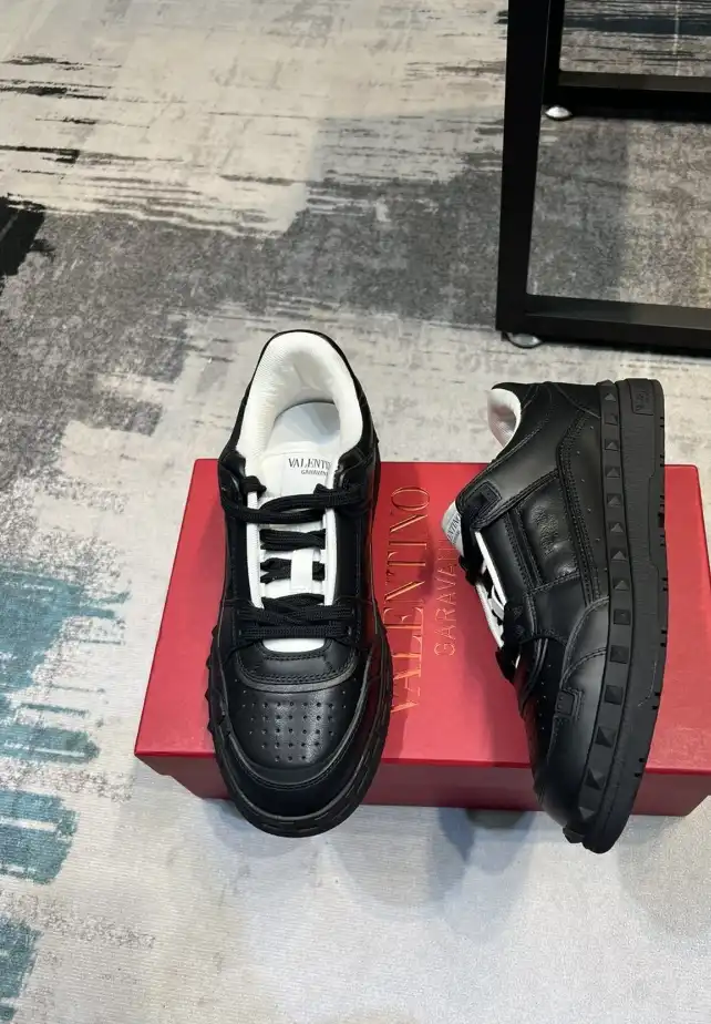 hype Valentino Sneakers