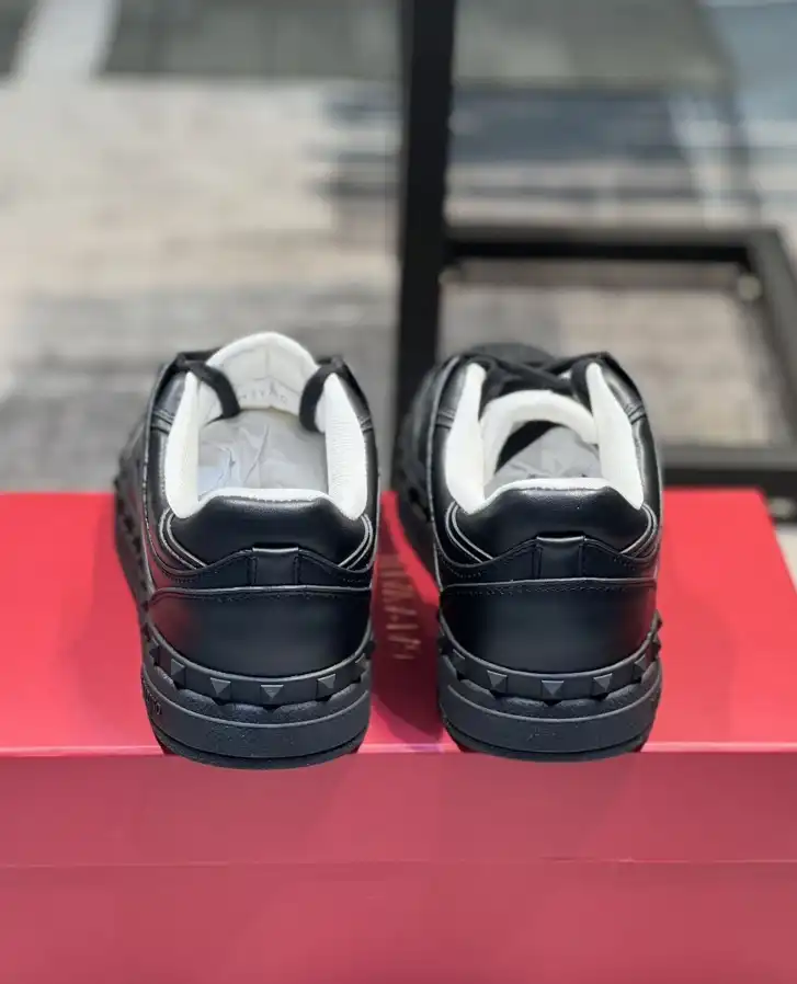 hype Valentino Sneakers