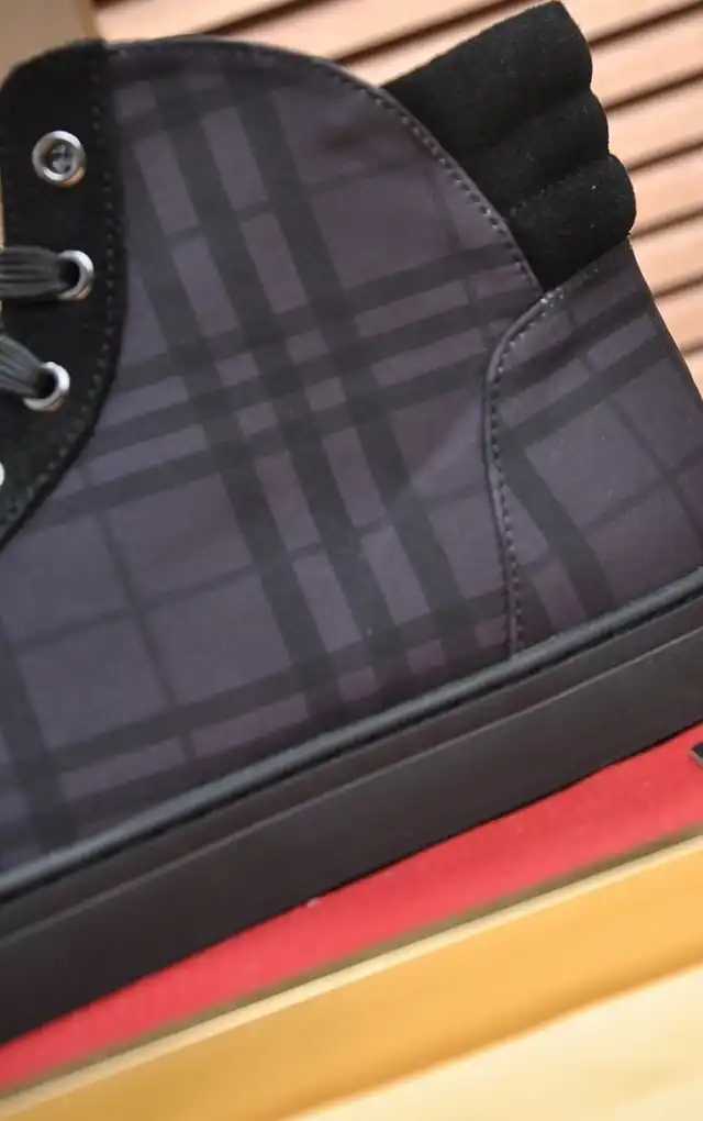 hype Burberry Sneakers