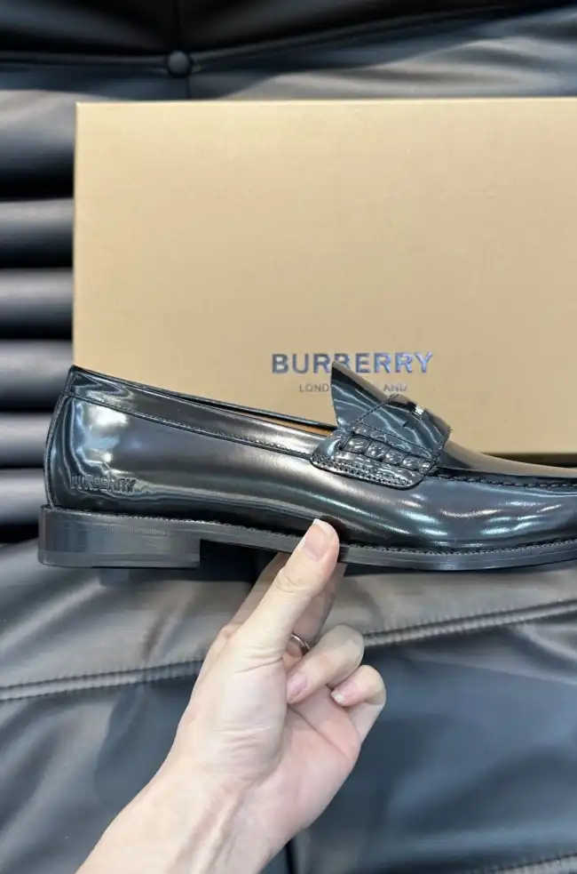 hype Burberry Leather Shoes