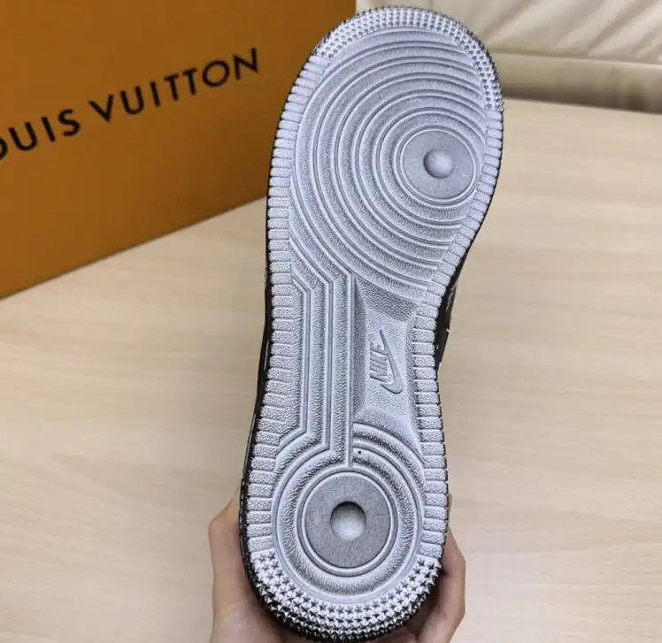 hype Louis Vuitton Sneakers