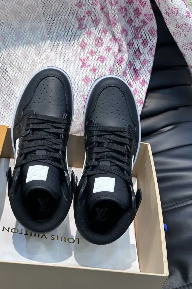 hype Louis Vuitton Sneakers