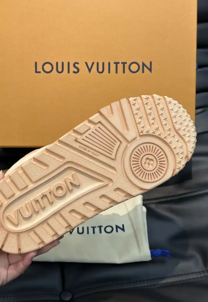 hype Louis Vuitton Sneakers