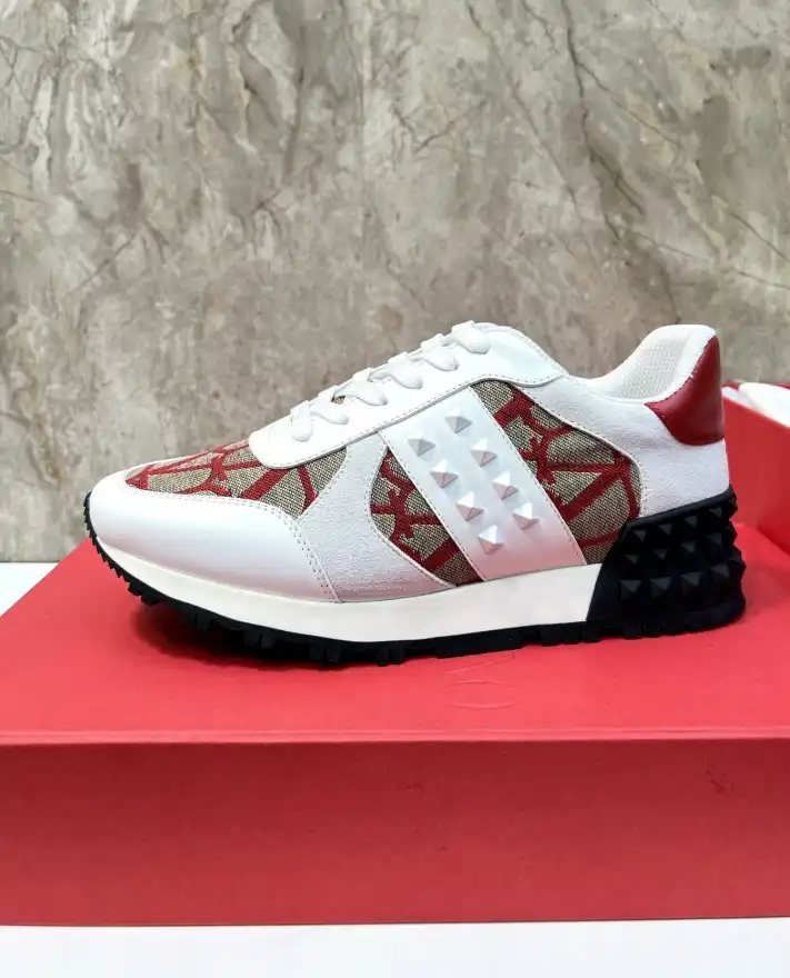 hype Valentino Sneakers