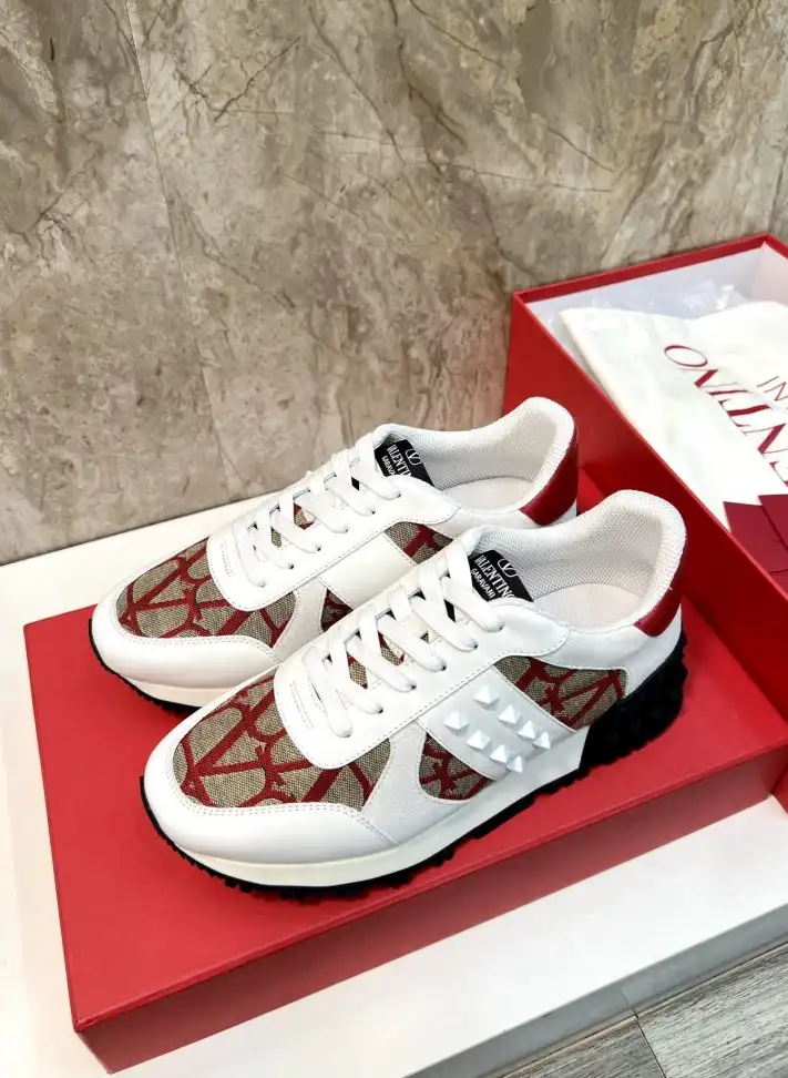 hype Valentino Sneakers