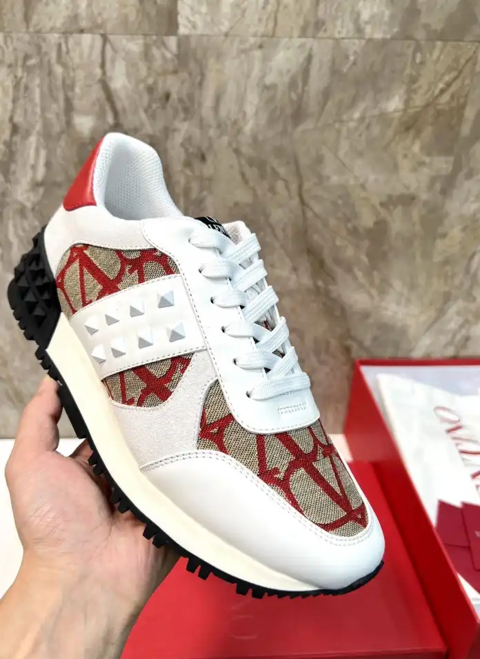 hype Valentino Sneakers