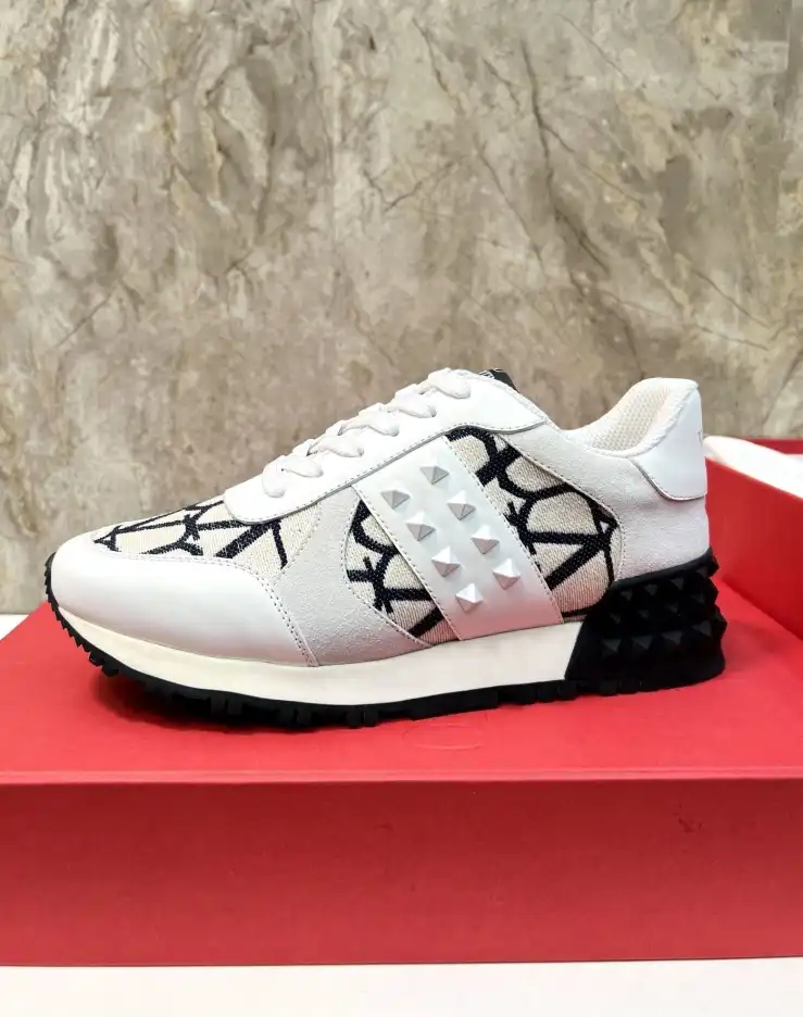 hype Valentino Sneakers