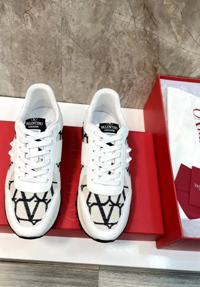 hype Valentino Sneakers