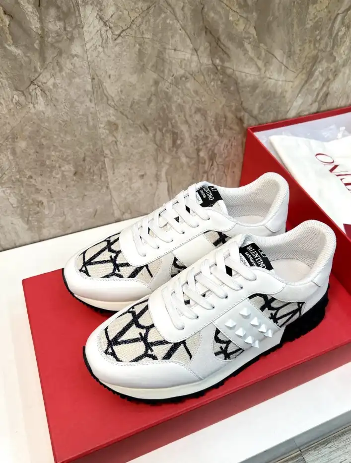 hype Valentino Sneakers